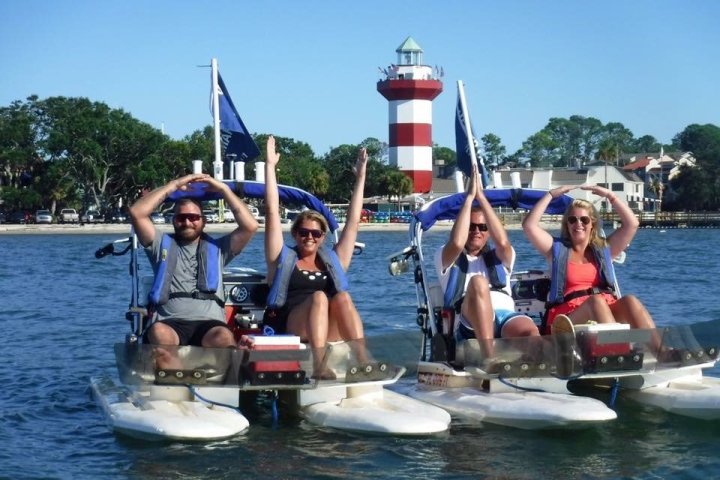 People spelling OHIO with hands