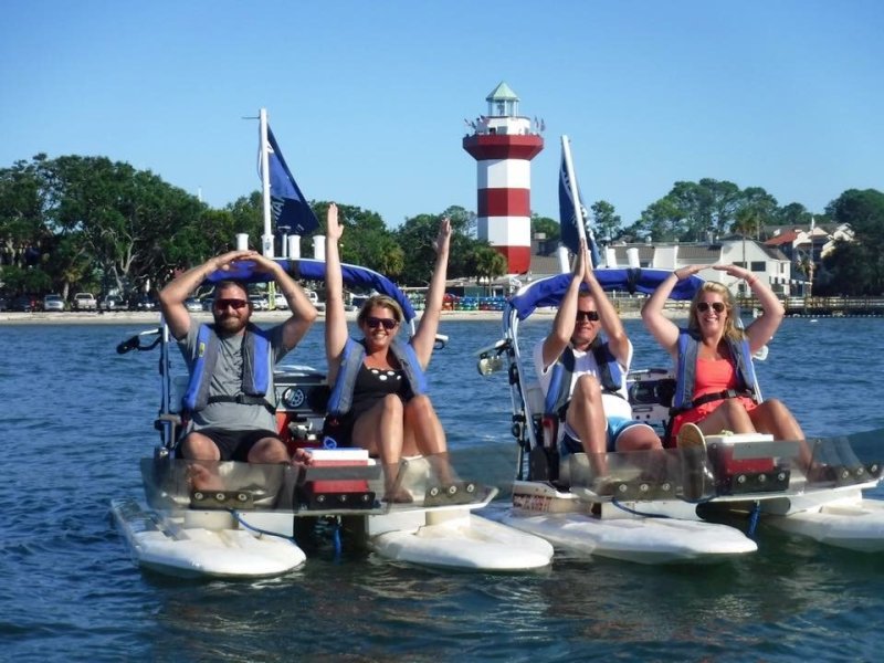 People spelling OHIO with hands